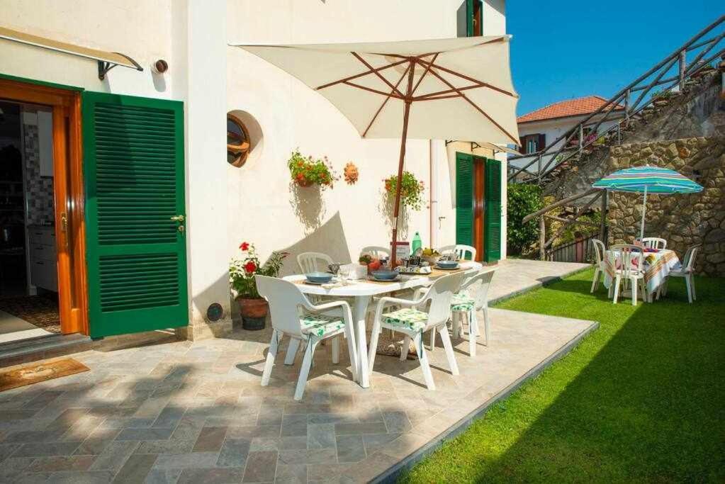 Villa Il Sogno Di Zia Ada Масса-Лубренсе Экстерьер фото