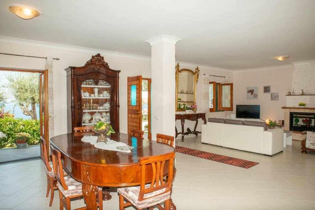Villa Il Sogno Di Zia Ada Масса-Лубренсе Экстерьер фото